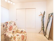 シュエットアンドジャスミン(CHOUETTE&Jasmine)の雰囲気（白を基調としたリラックス空間☆）