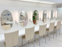 シーボン イオン南越谷店の雰囲気（メイクブースもご用意。お出かけ前にもお立ち寄りいただけます！）
