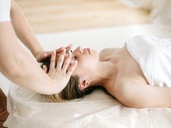 ハッピーアロマサロン(Happy aroma salon)の写真/PC・スマホ疲れを癒す！水を使わない炭酸ドライヘッドスパでリフレッシュ☆心地よい癒しの時間をお届け♪