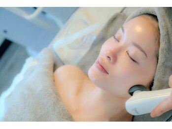 エードットクリニカルサロン 横浜(a.clinicalsalon)の写真/【美容看護師施術】効果実感◎『本格エイジング小顔施術』お顔のたるみをリフトアップ！若見えを実現