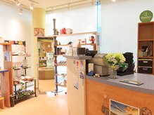 フスウントシューカルチャー 浅草本店の雰囲気(足に合った靴のお相談もお任せください!)