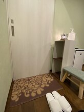 ソワカ(SOWAKA)/サロン内でスリッパへ