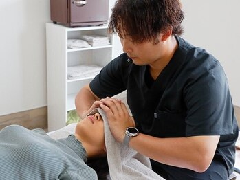 整体院 結喜/ハイブリッド整体 施術風景