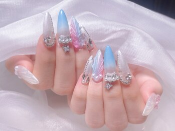 ルル 関内(LuLu)の写真/流行に敏感なオシャレ女性必見★イベントの多い季節には指先も華やかに♪持ち込みデザインOK！