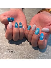 夏カラーのリングネイル