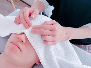 イークティー(iik thii)の写真/【眼精疲労や不眠】頭・顔・首・肩までじんわりとした圧でお疲れを取ります