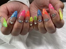 ブルーム(Bloom)/カラフルフレンチネイル
