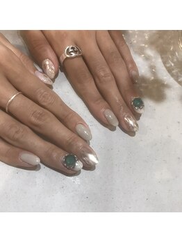 エメラルドの大きなスワロ☆