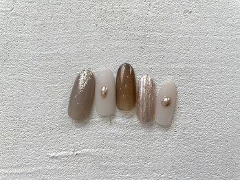 アミーナ 彦根(Amina.)/マットミラー