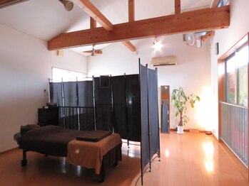 ほぐし処 らくもみ/ベットは半個室♪