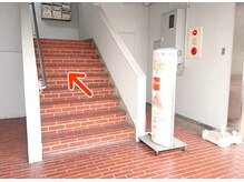 倉敷のやさしい整体リキュア/ビル中央の階段から2階にどうぞ