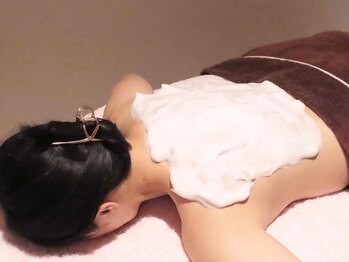 モア ビューティー(MORE beauty)の写真/【直前・前日ＯＫ♪】贅沢空間で受ける極上ブライダルエステ≪フェイシャル+二の腕ボディ+背中スクラブ≫