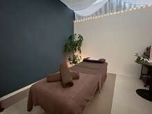 非日常感のある落ち着いた雰囲気の店内