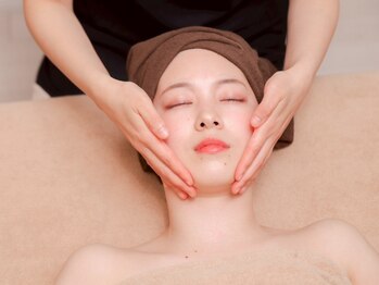 ミーアキット 福岡天神(MEERKAT)の写真/【エステ未経験者大歓迎】母娘のご褒美デートで仲良く小顔に★エステデビューの方◎お子様同伴◎親子割も！