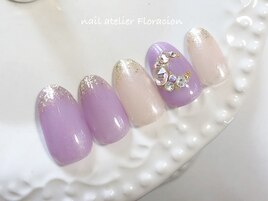 ラッキーモチーフネイル月