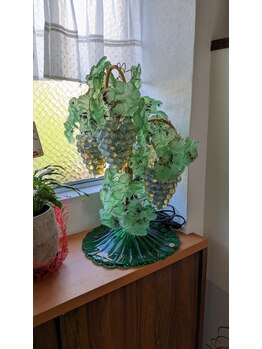 ロータスローズ(Lotus Rose)/アンティークランプがお出迎え