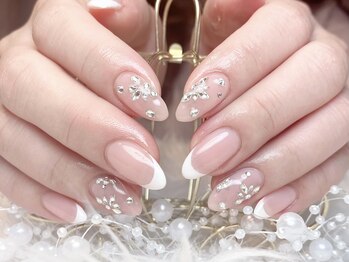 白フレンチ×キラキラフラワー