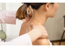 心の雰囲気（デコルテ・首や肩周りをほぐして凝りを解消へ◎）