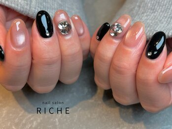 リッシュ(RICHE)/大人のブラックジュエリーネイル