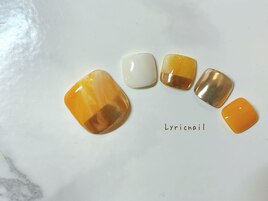 足元にミラーがきらり☆