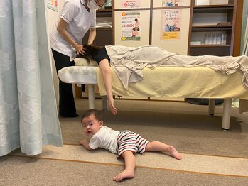 子育てママの整体サロン/施術中のお子様の様子