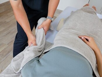 整体院 結喜/ハイブリッド整体 施術風景