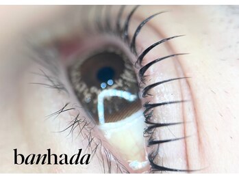バンハダ トウキョウ(banhada TOKYO)の写真/韓国本場の技術で理想の目元を長くキープ◎お悩み別のパーソナルデザインまつ毛パーマです♪