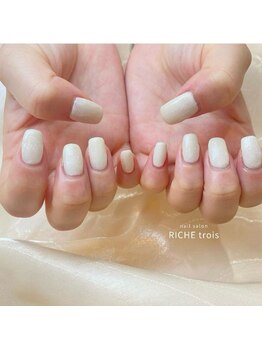 リッシュ トロワ(RICHE trois)/ホワイトカラー♪