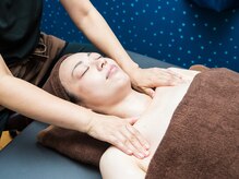 キズナ(Kizuna)/足踏みの締めはデコルテ＆ヘッド