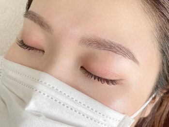アッシュ(Ash)の写真/似合う眉毛で垢抜け間違いなし☆目元の印象を左右する眉毛はプロにお任せ！大人女性の上品で美しい眉毛に♪