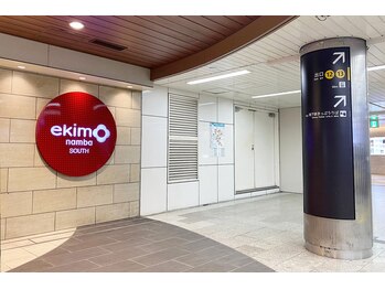 オリエンタル スタイル 難波店/改札出口正面の景色です