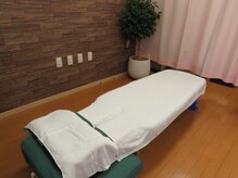 整体院あゆむ/施術ベット