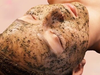 アジュールネイル アンド ビューティー 京橋店(AzurNail & Beauty)の写真/[徹底美白ケア!!]トーンアップが叶う美白ケアメニューをご用意！ホームケアでは叶わない透明感溢れる艶肌へ
