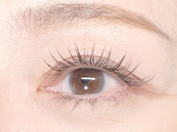 エクラ(eclat)の写真/超軽量フラットマットラッシュで、お目元に負担なく自まつげに馴染むナチュラルeyeに！！