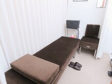 白金高輪はりきゅう整体院/施術室　カイロベッド　白金高輪