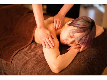 プラスフリー(Plus Free)/優しいタッチのハンドマッサージ