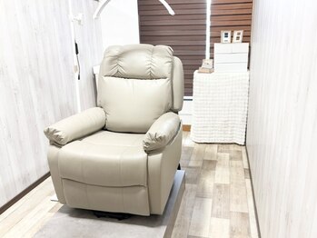 ムーン(moon)の写真/お仕事帰り学校帰り等、遅めの時間の予約も可能！丁寧なマンツーマン施術で初めての方も◎駐車場完備◎