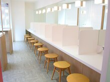 清潔感のある広々としたパウダールーム♪