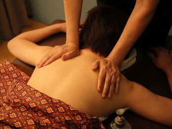 コムローイの写真/【十三にある隠れ屋サロン♪】タイ古式マッサージで日々の疲れを解決☆異国の雰囲気も味わえて非日常空間＊