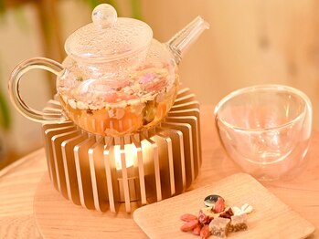 ウズ(UZU)/丁寧に入れたお茶とお菓子も
