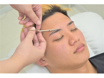 クール(COEUR)/眉の濃さや長さもカットで調整！