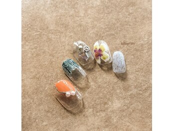 シルニー リム(Silny rim)/アシンメトリーニュアンスネイル