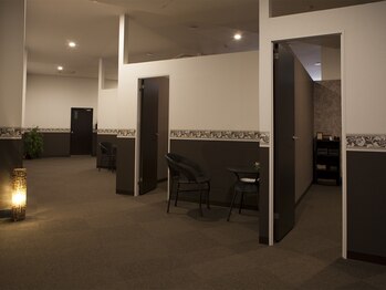 リラクゼーションガーデン バリ(BALI)の写真/【ゆったりとしたバリ風個室で贅沢時間を♪】都会の喧騒を忘れ蓄積された疲れをスッキリ解消させませんか？