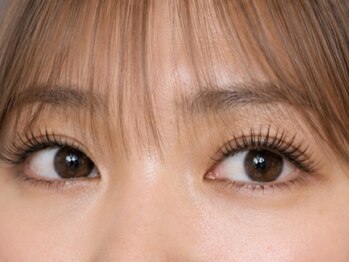 チック(chick)の写真/派手すぎない大人のまつエク◇上品に盛れるLEDフラットボリューム◇極細ラッシュでふわっと上品
軽く自然