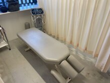 国府坂口整体院 イープラスフィットネスジム(E-PLUS Fitness Gym)/施術ルーム