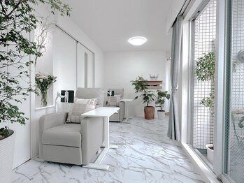 美フォルム&フィルインの専門店LUNE nail salon ginza【リュンヌネイルサロンギンザ】の写真/銀座の大人女性に愛されるワンランク上の大人上品デザインをご提案♪センスがいいなと褒められる指先へ。
