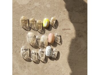 シルニー リム(Silny rim)/アシンメトリーニュアンスネイル