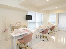ルナシス(Lunasis)の雰囲気（白とピンク基調のプライベートサロンです♪）