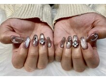 流行りのマグネットジェルで個性を取り入れた大人可愛いネイル♪