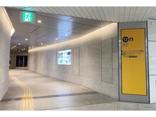 オリエンタル スタイル 難波店/左側に12番出口が見えてきます